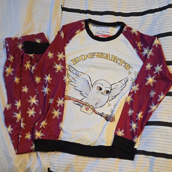 PatPat Other - PatPat Hogwarts Owl Pajamas - Red and White